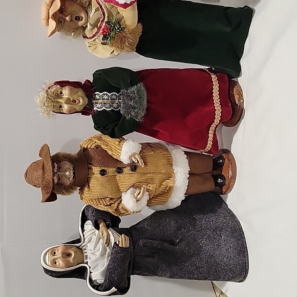 Christmas Holiday Carolers figurines , Lot of 5 , 12 1/2 " height. - Picture 3 of 14
